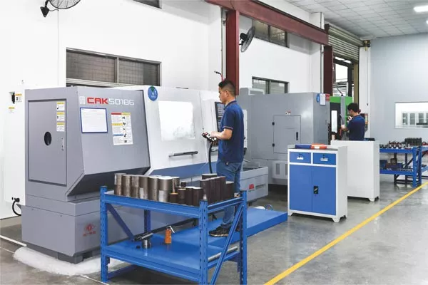 Einspritzschnecken-CNC-Bearbeitungszentrum